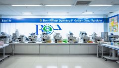 检测人员看待每一